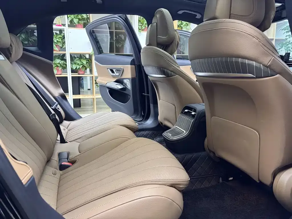 Mercedes-Benz E-Class — фото 7