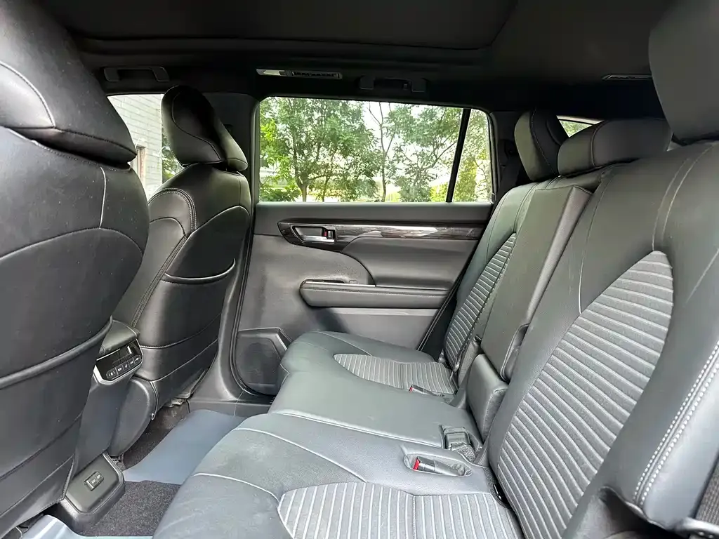 Toyota Crown Kluger 2022 из CN, фото 9