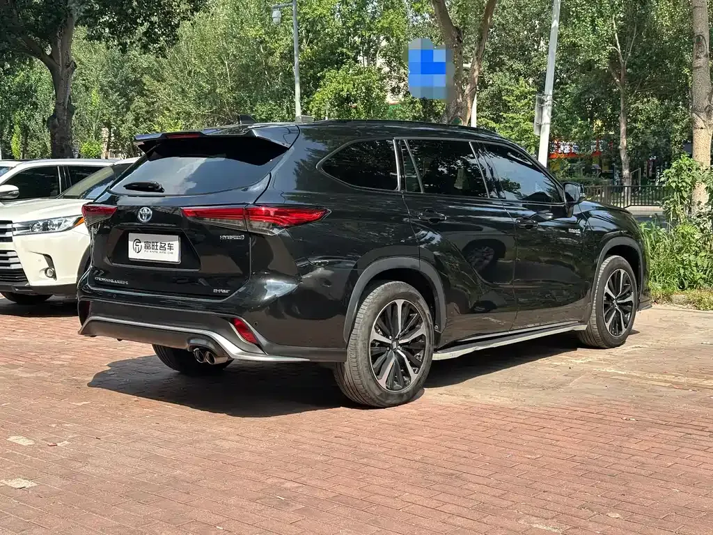 Toyota Crown Kluger 2022 из CN, фото 10