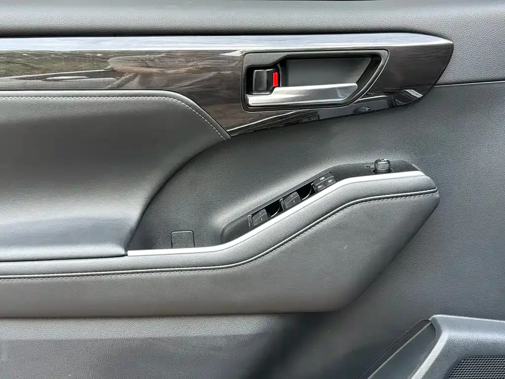 Toyota Crown Kluger 2022 из CN, фото 6