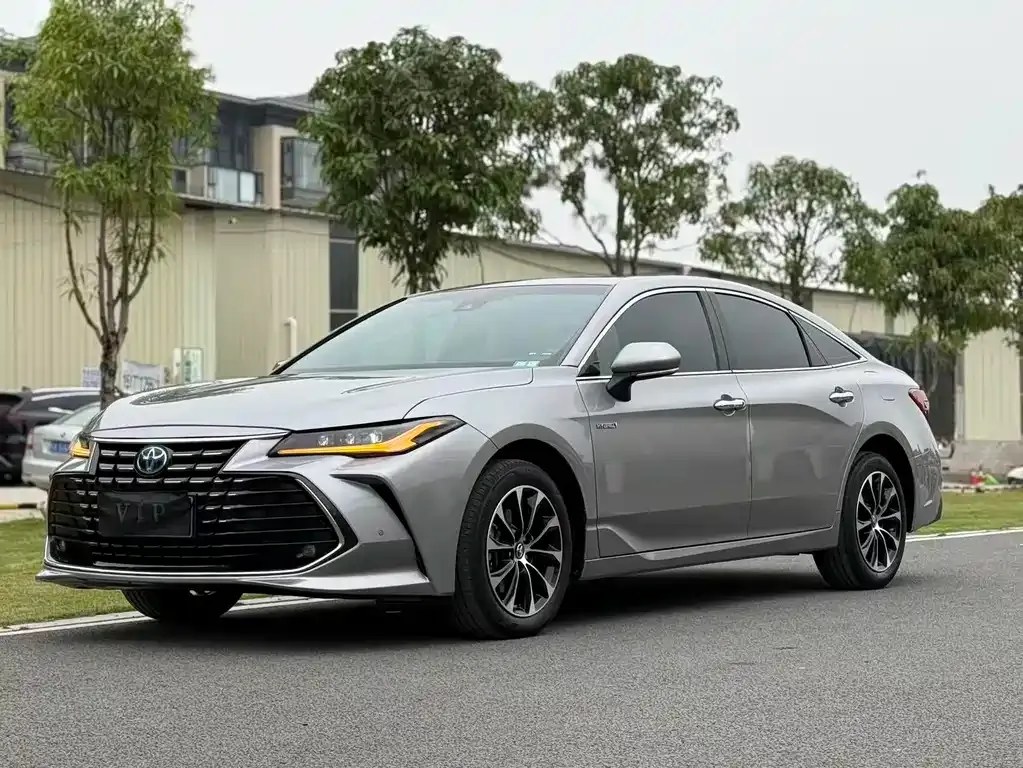 Toyota Avalon — фото 1