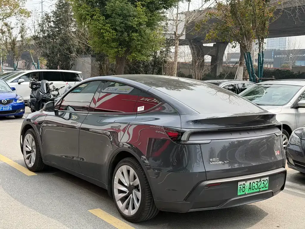 Tesla Model Y — фото 7