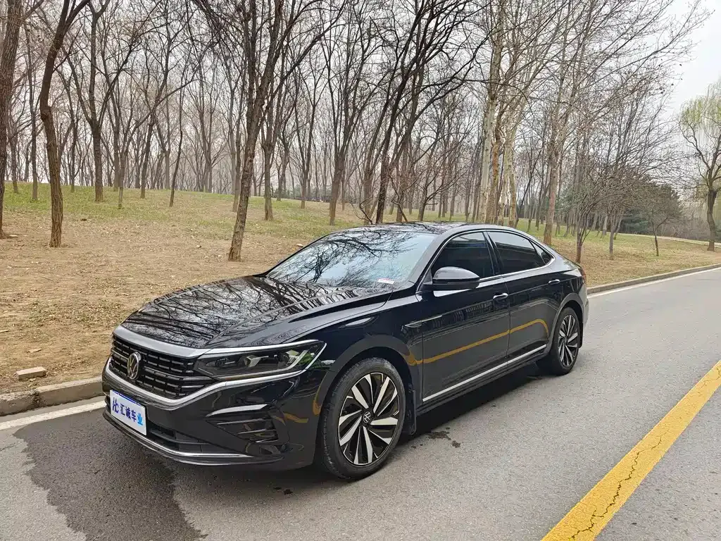 Volkswagen Passat — фото 1