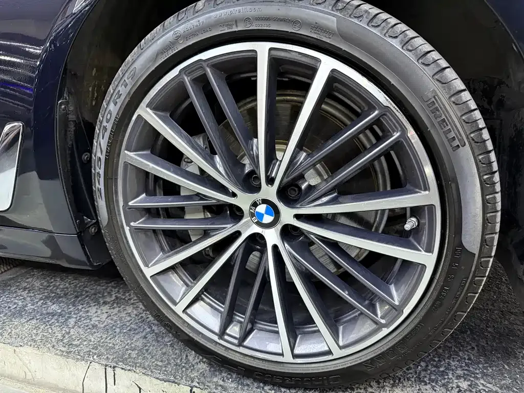 BMW 5 Series — фото 10
