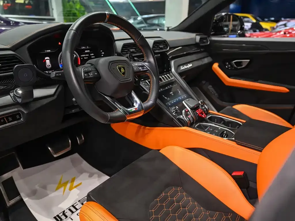 Lamborghini Urus 2023 из CN, фото 3