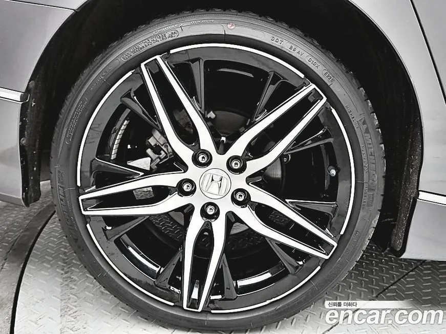 Honda Accord — фото 8