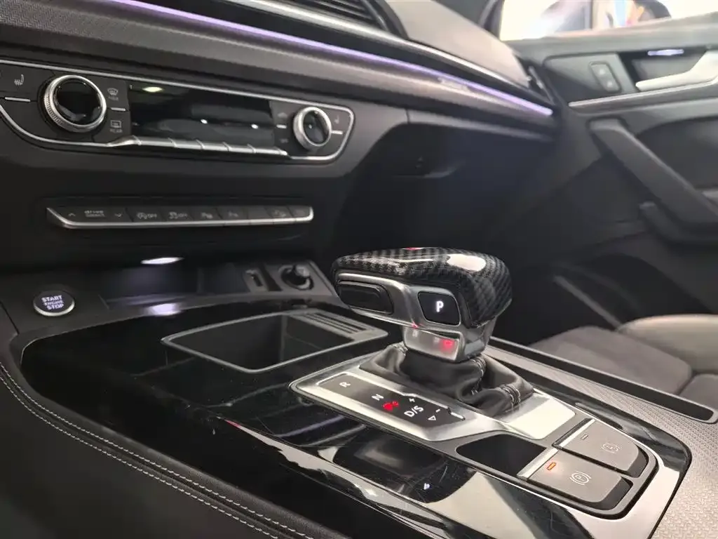 Audi Q5L Sportback — фото 6