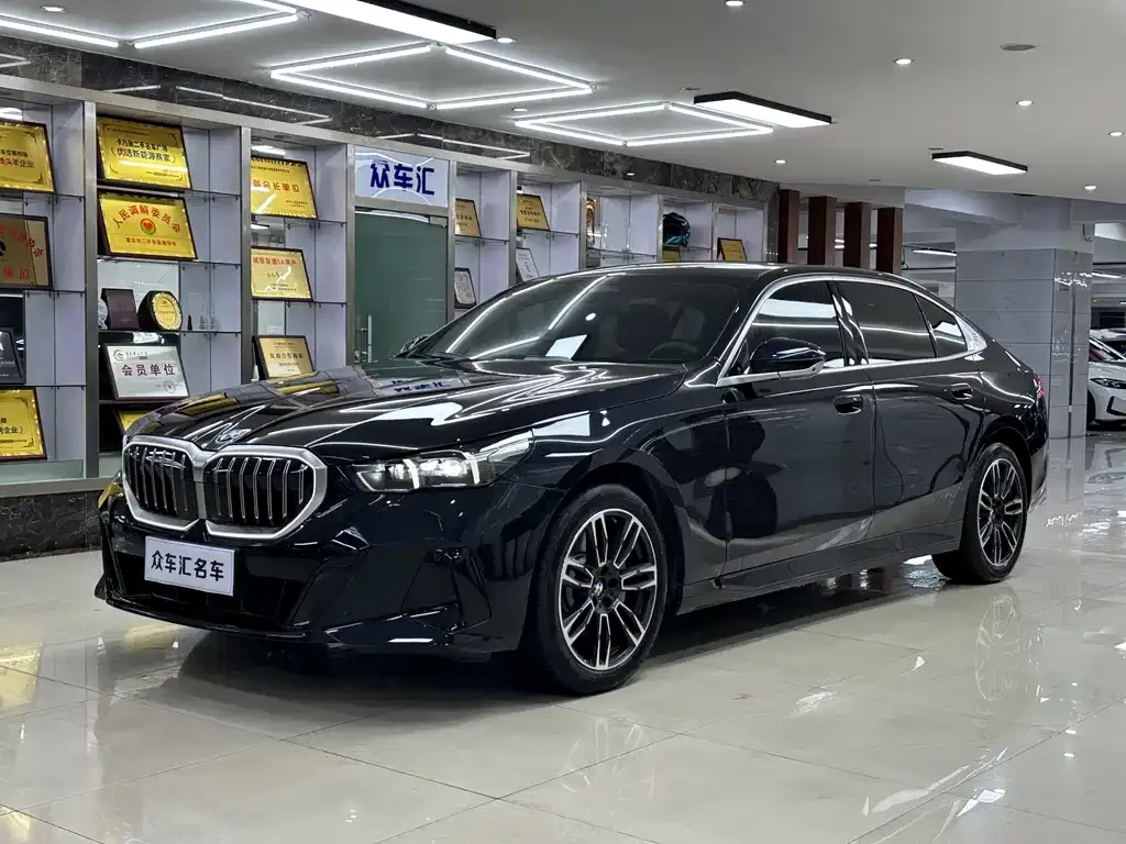 BMW 5 Series — фото 1