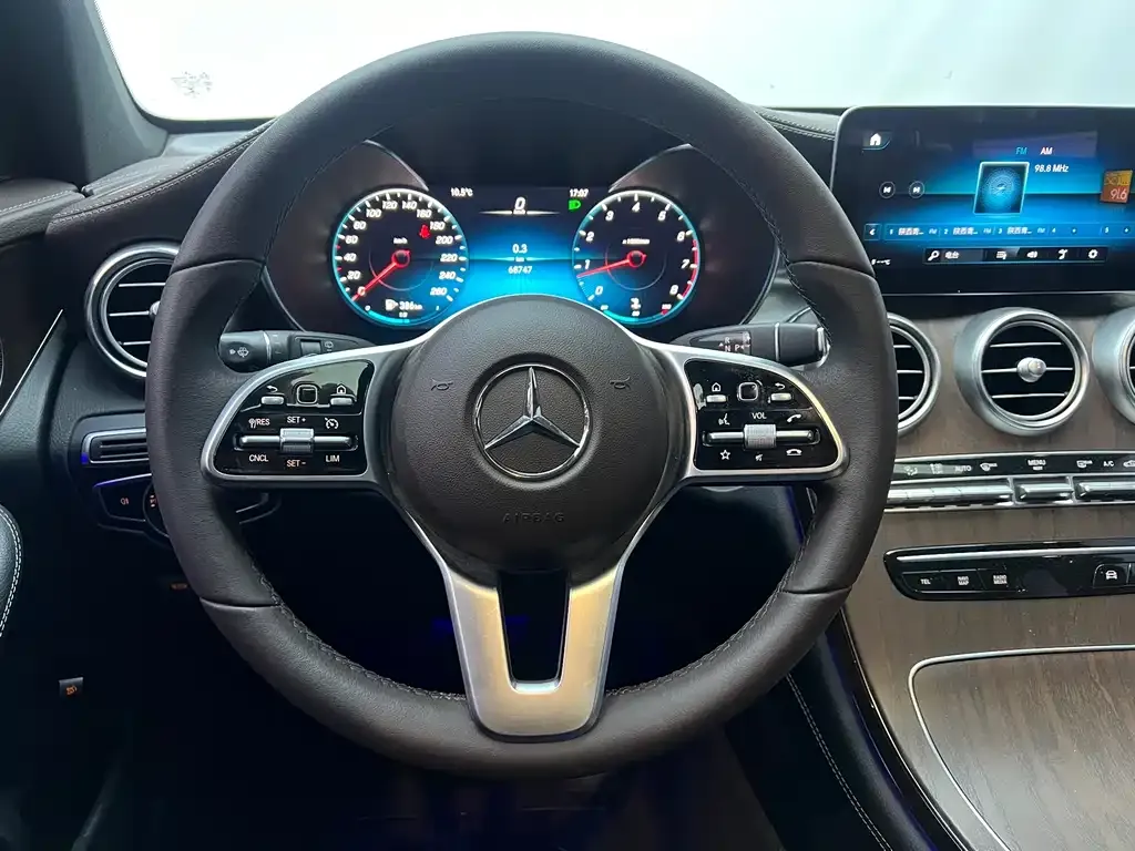 Mercedes-Benz GLC — фото 9