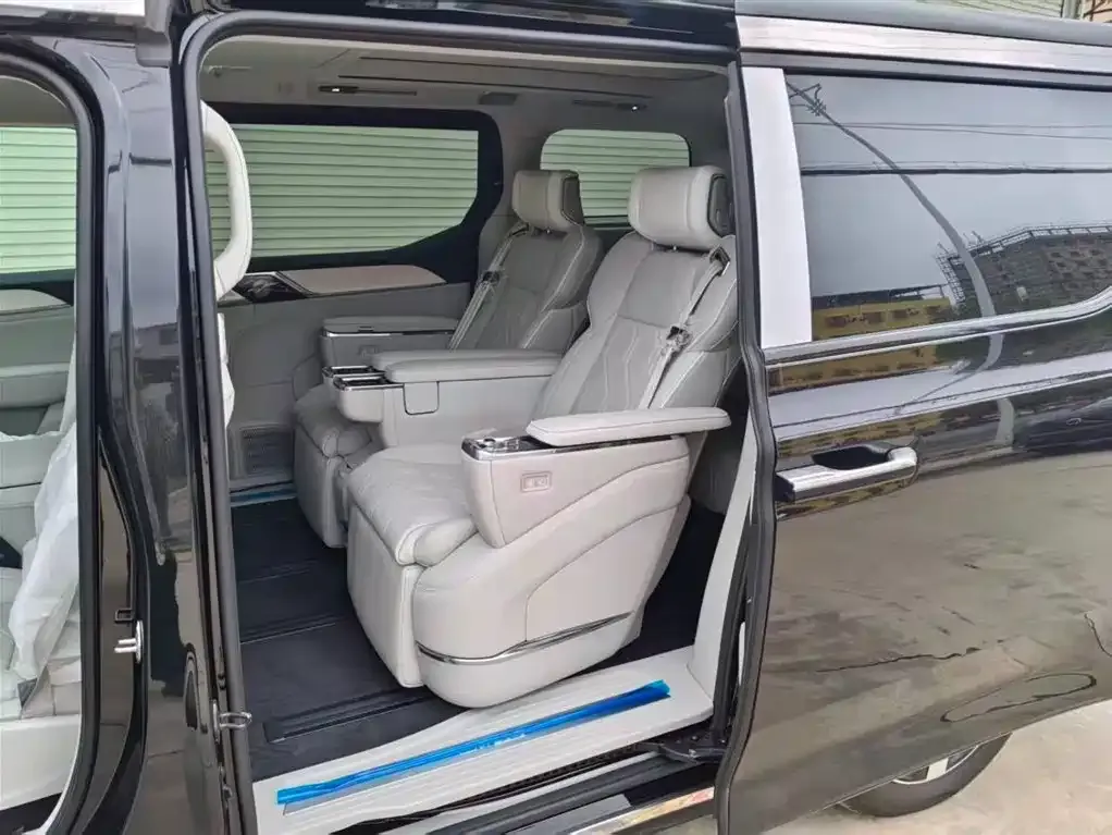 Volvo EM90 2026 из CN, фото 9