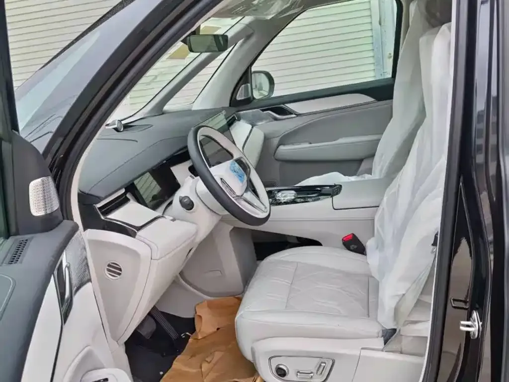 Volvo EM90 2026 из CN, фото 4