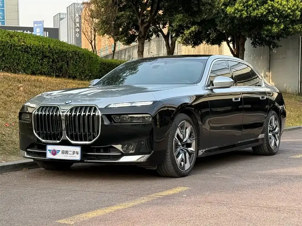 BMW 7 Series — фото 1
