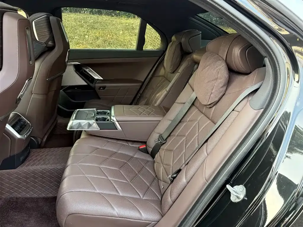 BMW 7 Series — фото 4