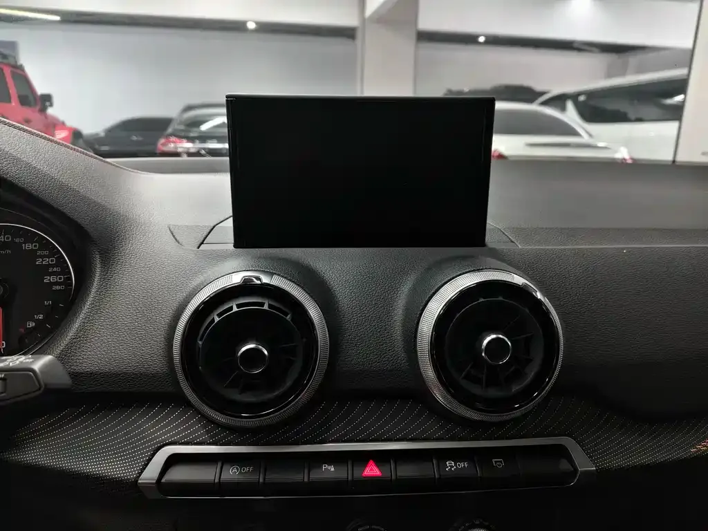 Audi Q2L 2022 из CN, фото 2