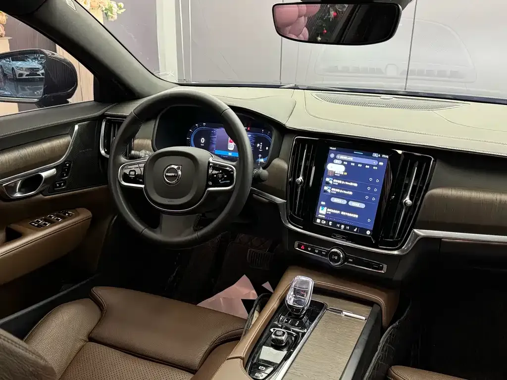 Volvo S90 2024 из CN, фото 4
