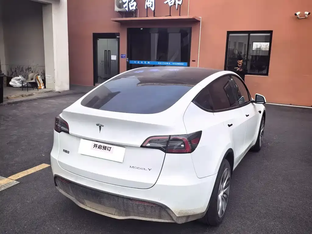 Tesla Model Y — фото 6