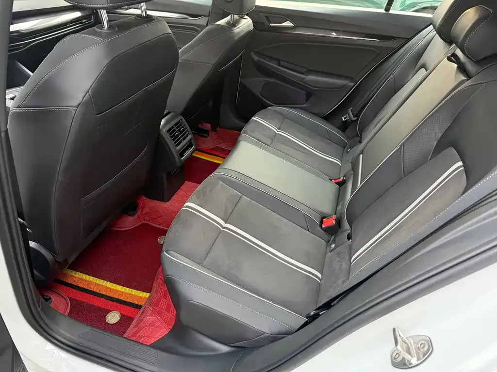 Volkswagen Golf 2025 из CN, фото 5