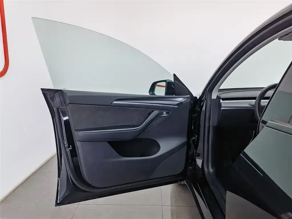 Tesla Model Y 2023 из CN, фото 4