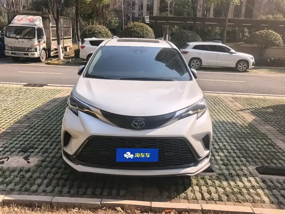 Toyota Granvia 2024 из CN, фото 7