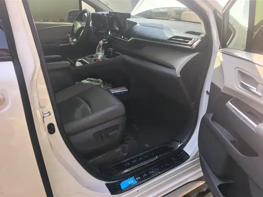 Toyota Granvia 2024 из CN, фото 4
