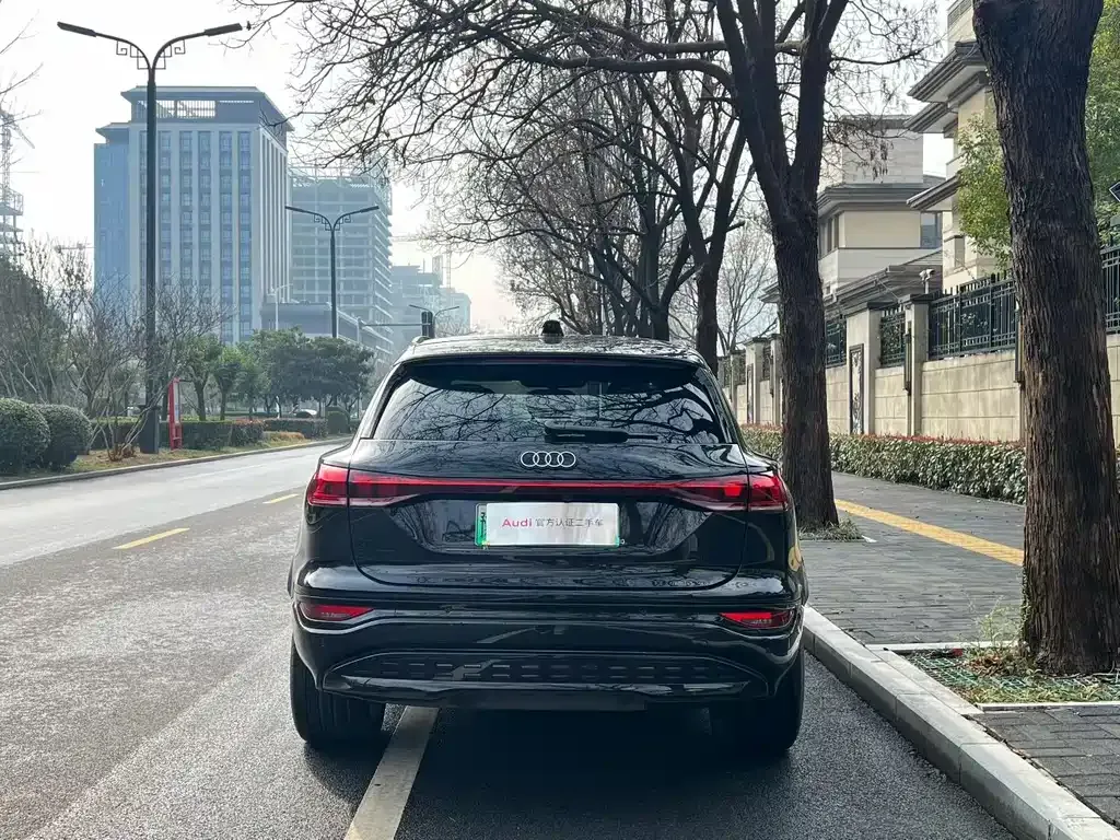 Audi Q6L e-tron — фото 9