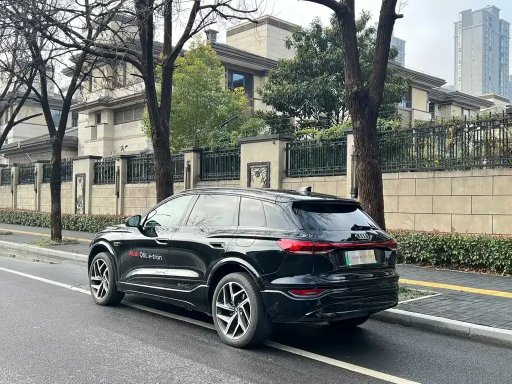 Audi Q6L e-tron — фото 8