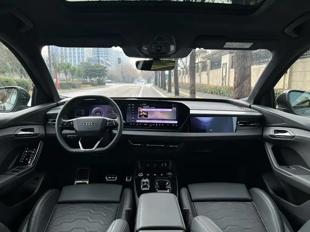 Audi Q6L e-tron — фото 6