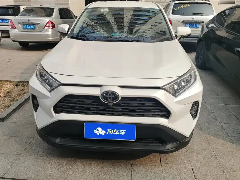 Toyota RAV4 — фото 5