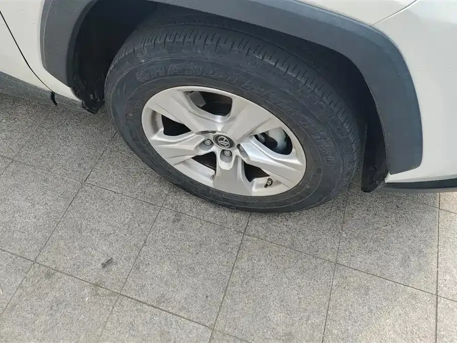Toyota RAV4 — фото 10