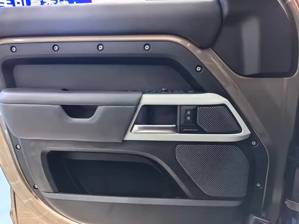 Land Rover Defender — фото 10