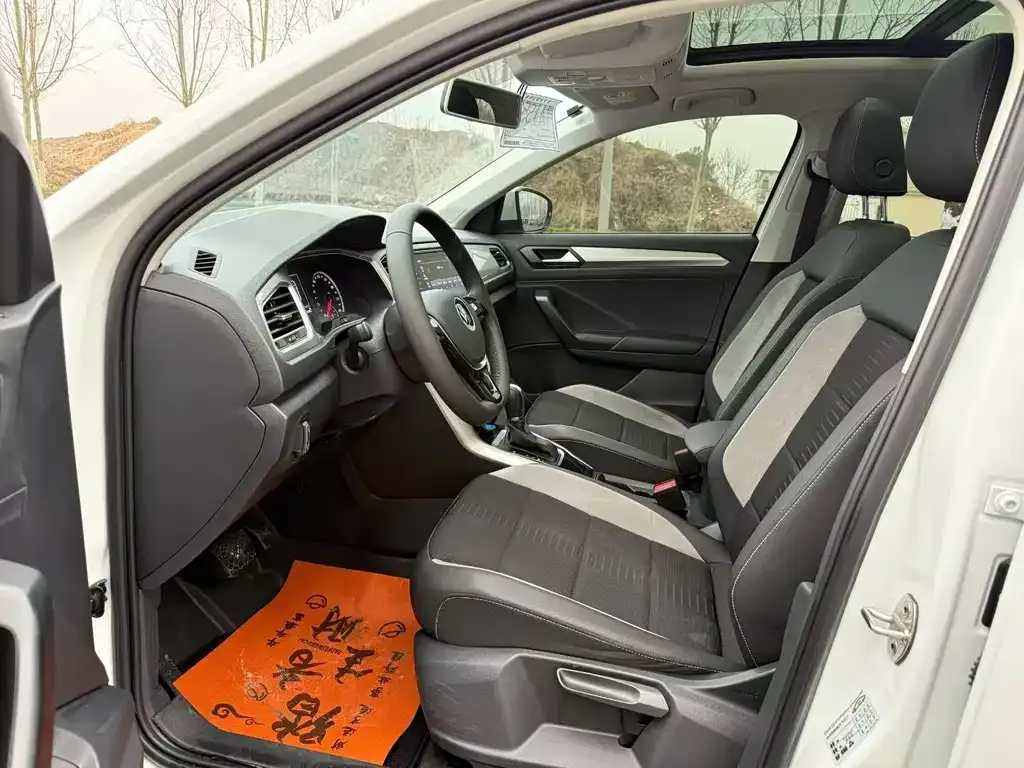 Volkswagen T-Roc — фото 3