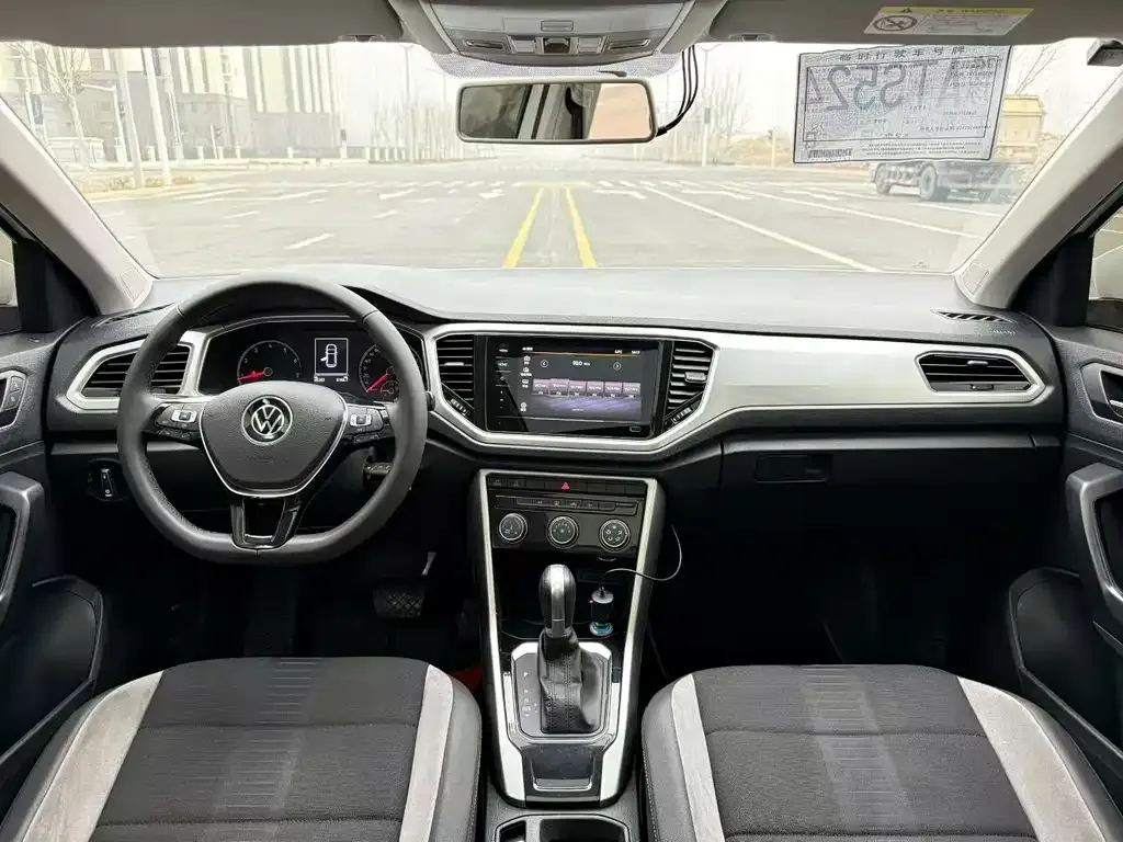 Volkswagen T-Roc — фото 6