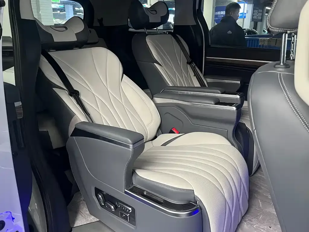 GAC Motor Trumpchi M8 — фото 10