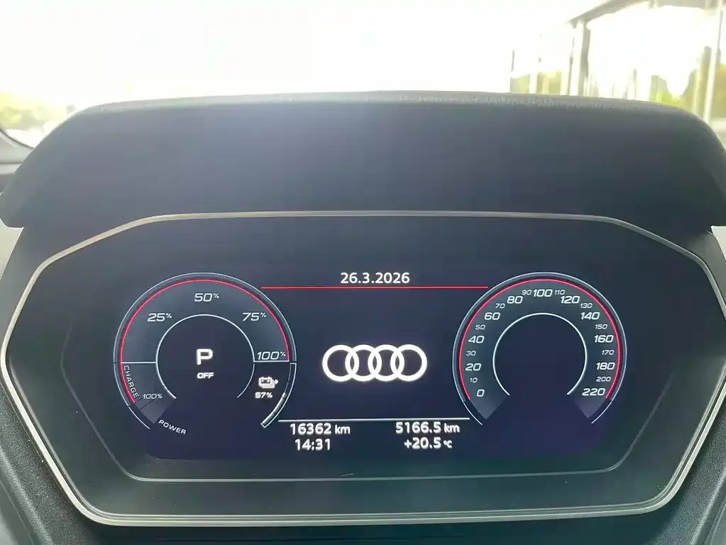 Audi Q4 e-tron — фото 4