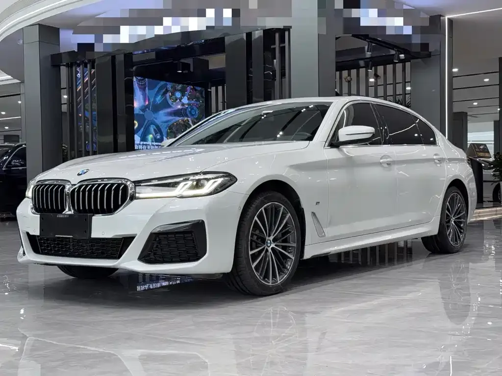 BMW 5 Series — фото 1