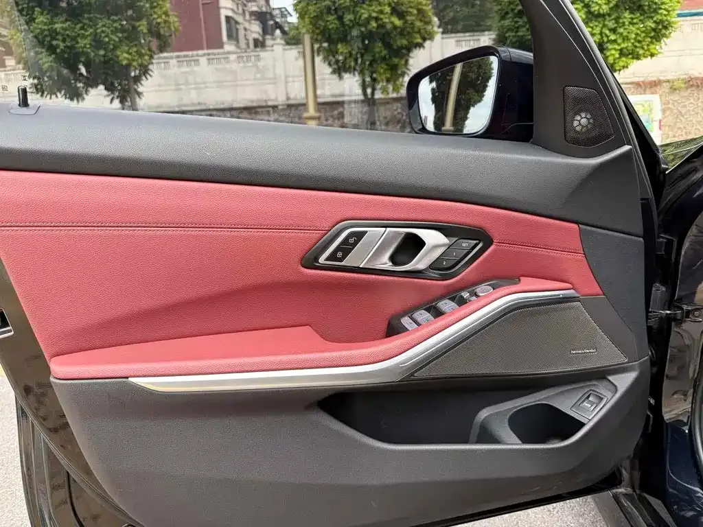 BMW 3 Series 2022 из CN, фото 6