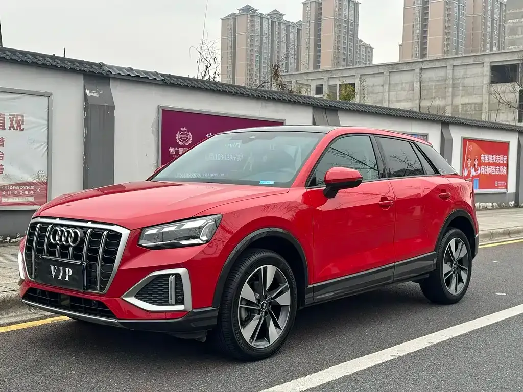 Audi Q2L — фото 1