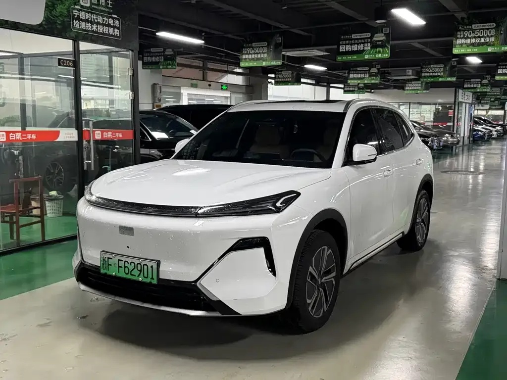 Geely 银河星舰7 — фото 1