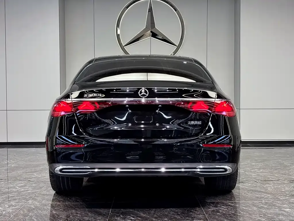Mercedes-Benz E-Class — фото 7
