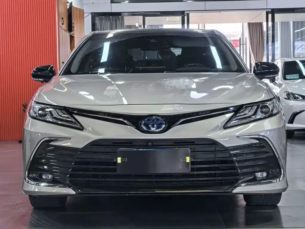 Toyota Camry — фото 9