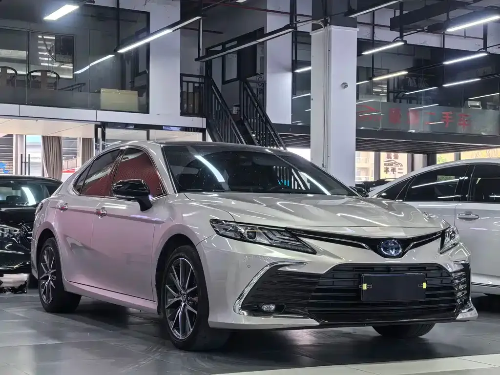 Toyota Camry — фото 4