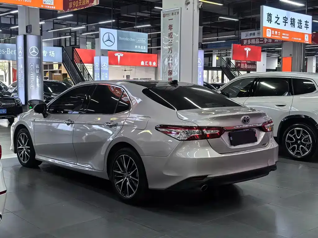 Toyota Camry — фото 7