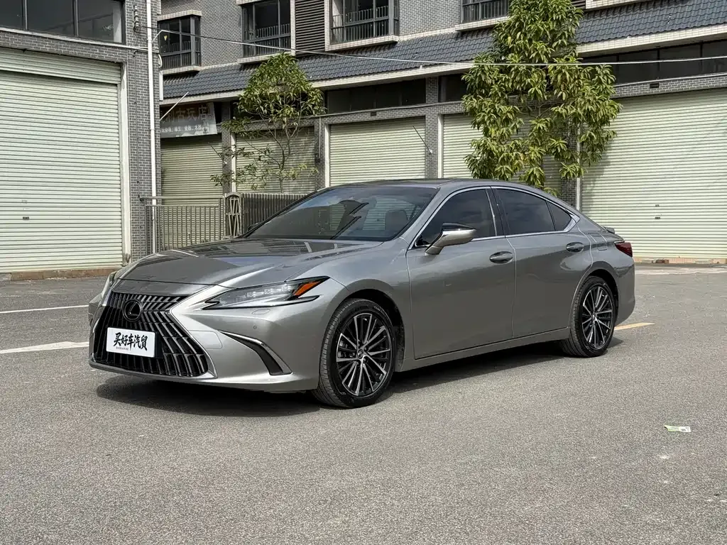 Lexus ES — фото 1