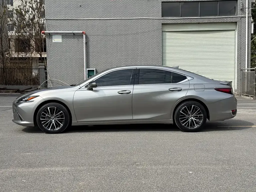 Lexus ES — фото 10