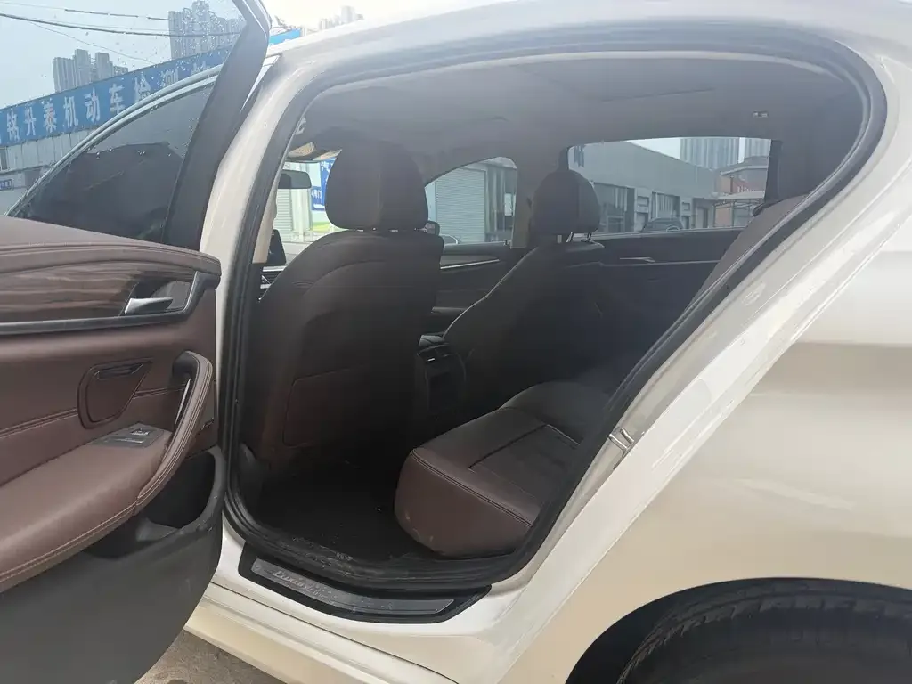 BMW 5 Series 2023 из CN, фото 4