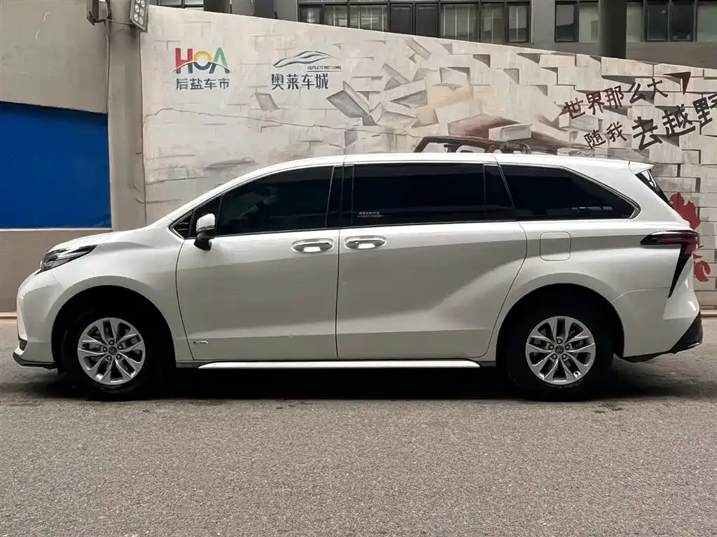 Toyota Granvia — фото 4