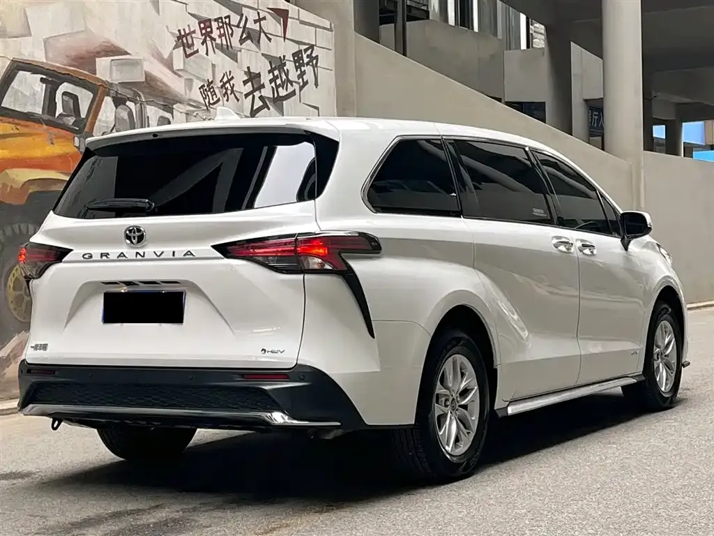 Toyota Granvia — фото 9