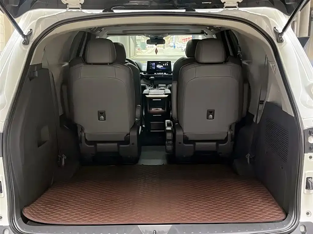 Toyota Granvia — фото 5