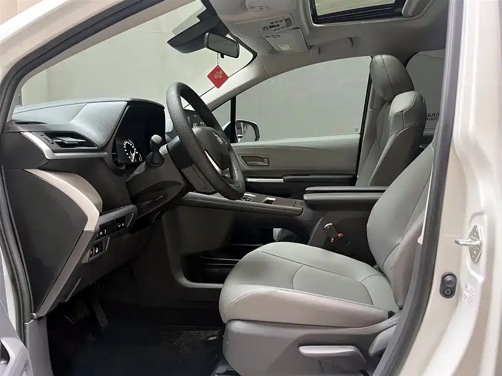 Toyota Granvia — фото 7