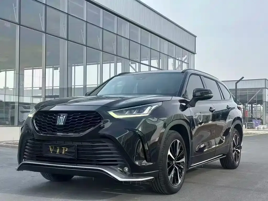Toyota Crown Kluger 2023 из CN, фото 1